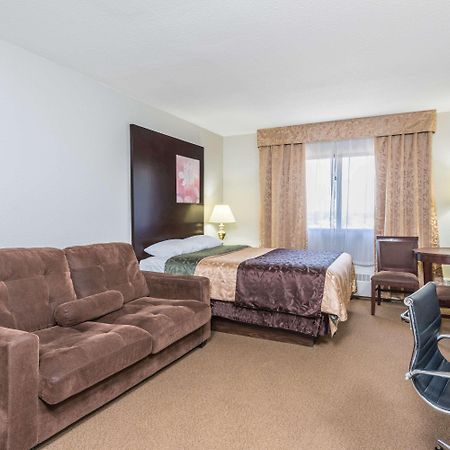 Super 8 By Wyndham Innisfail מראה חיצוני תמונה