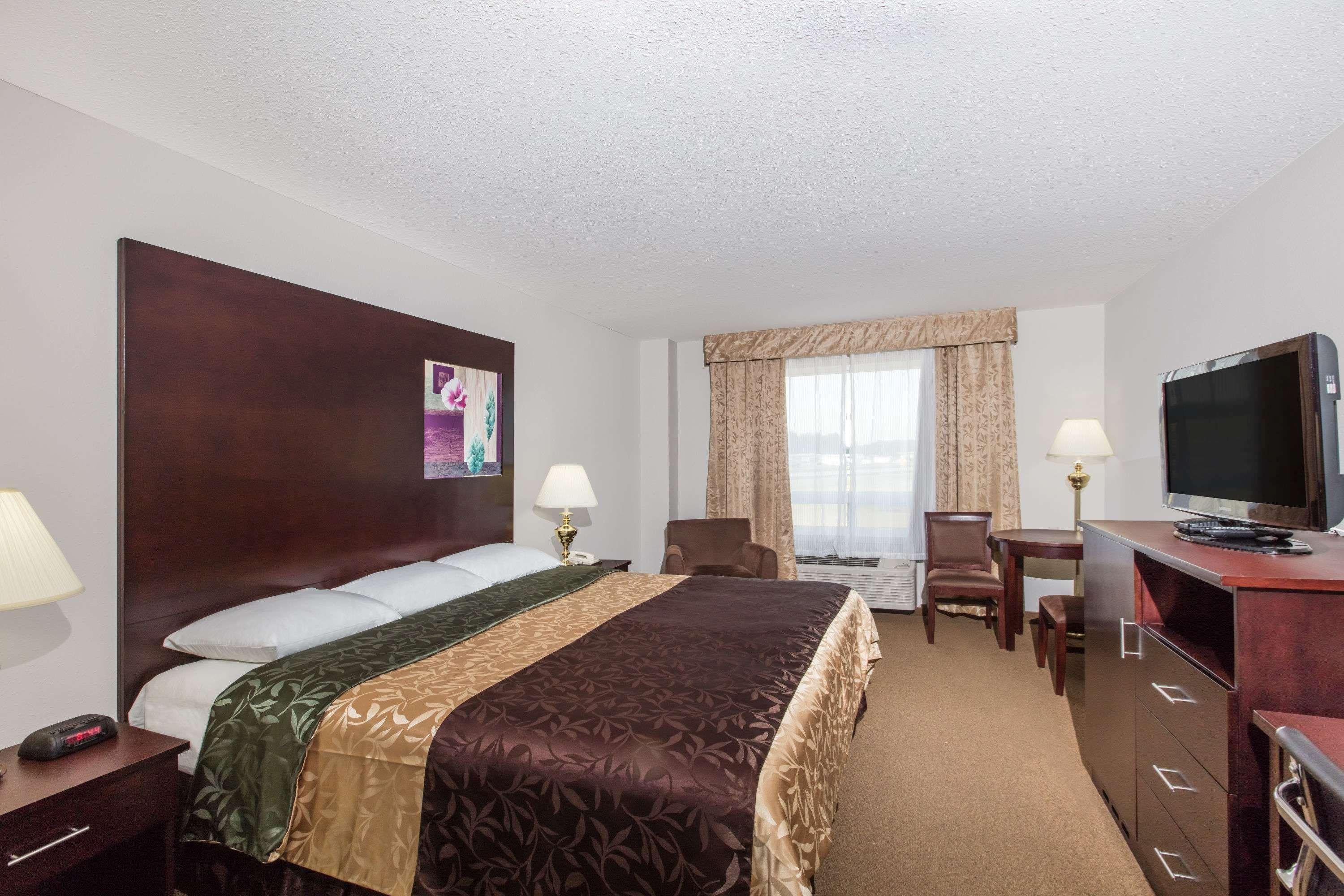 Super 8 By Wyndham Innisfail מראה חיצוני תמונה