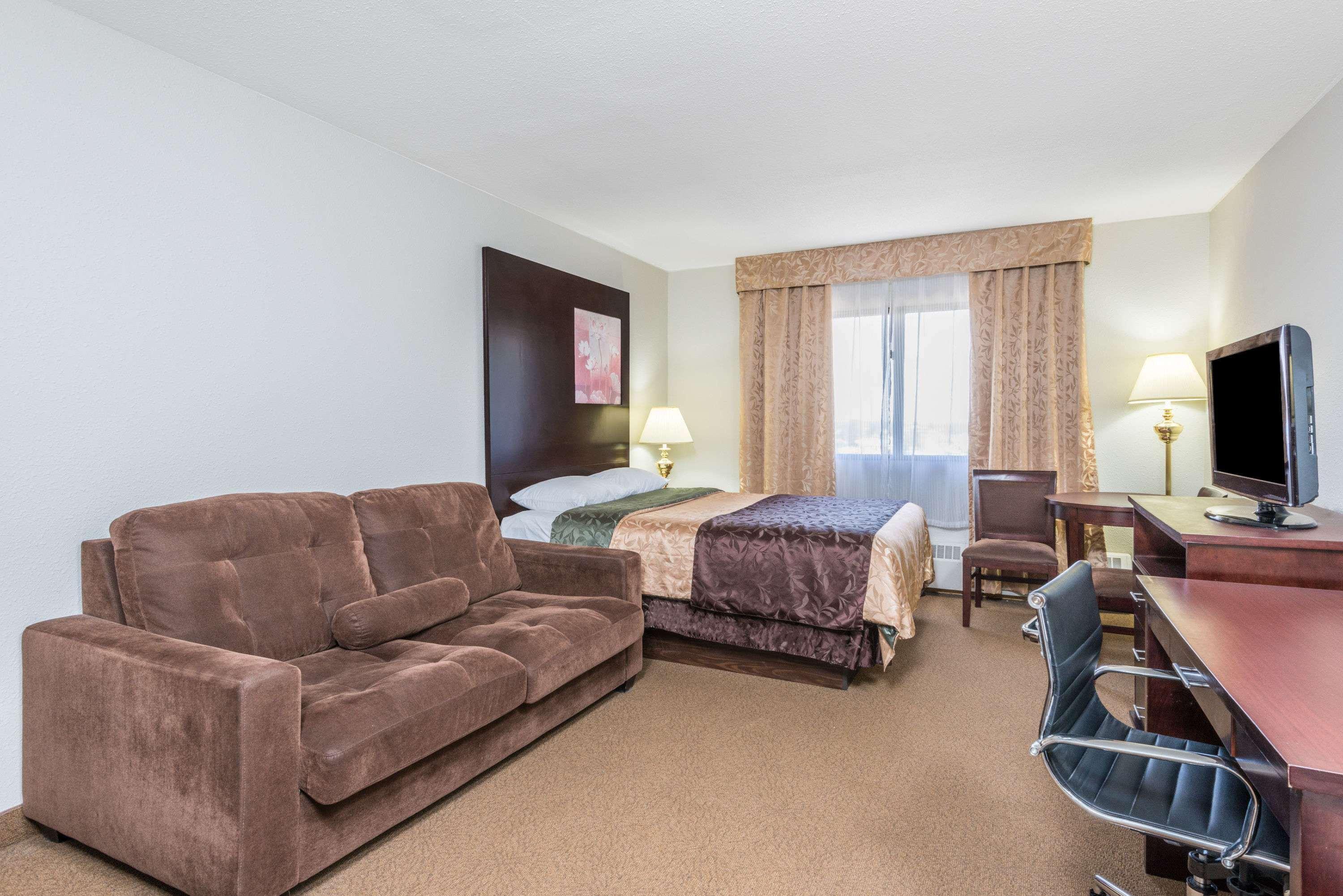 Super 8 By Wyndham Innisfail מראה חיצוני תמונה