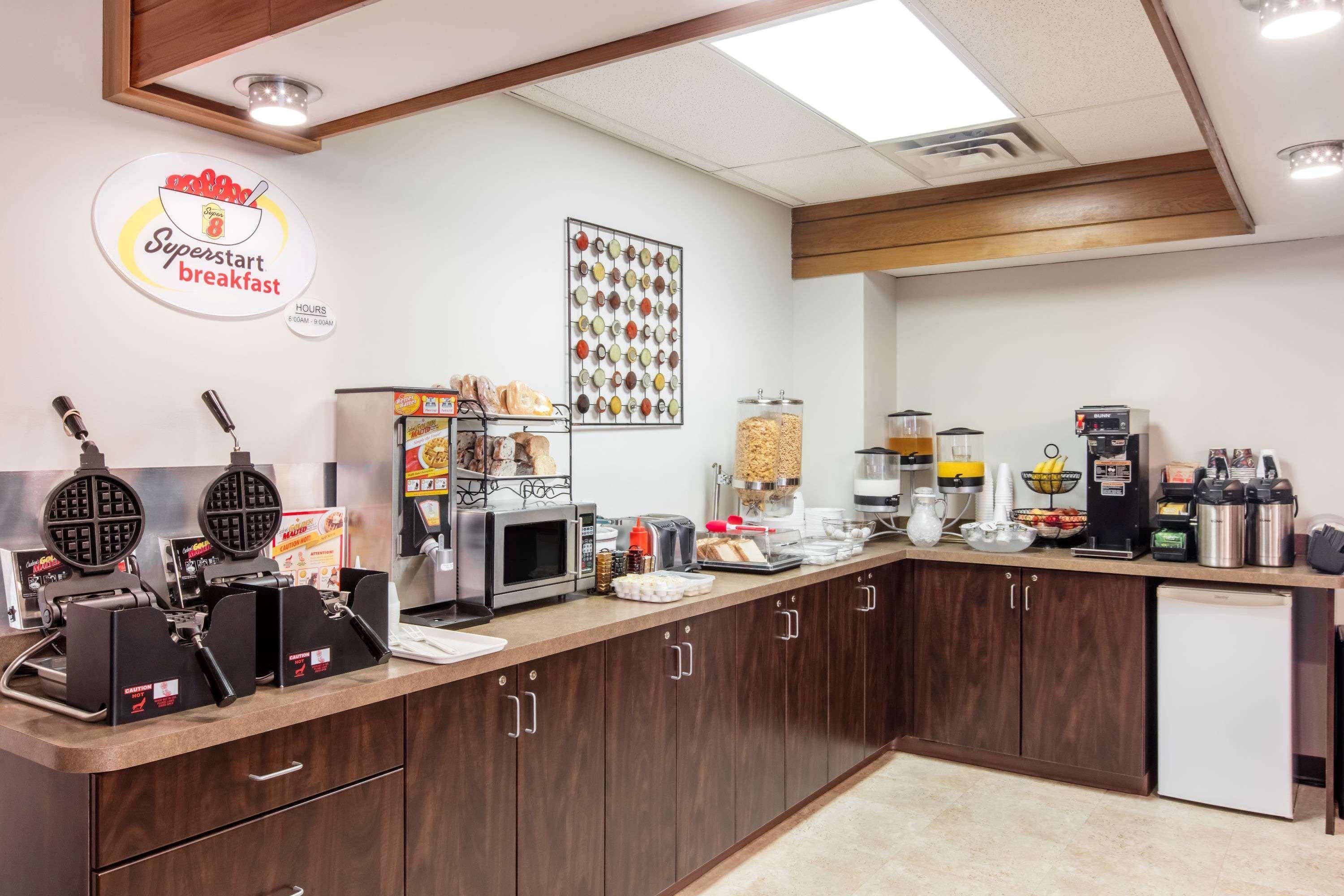 Super 8 By Wyndham Innisfail מראה חיצוני תמונה