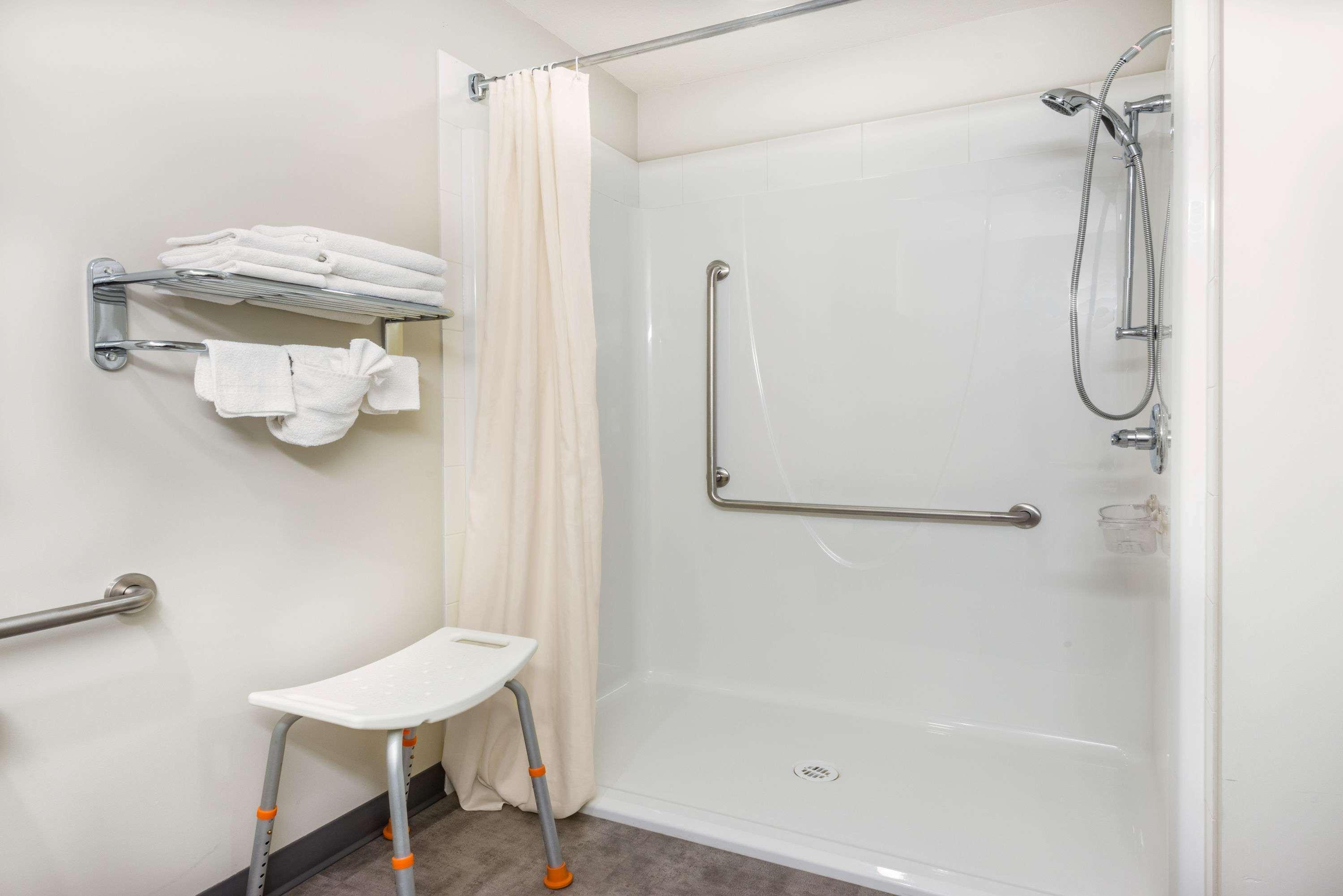 Super 8 By Wyndham Innisfail מראה חיצוני תמונה