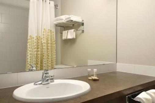 Super 8 By Wyndham Innisfail מראה חיצוני תמונה